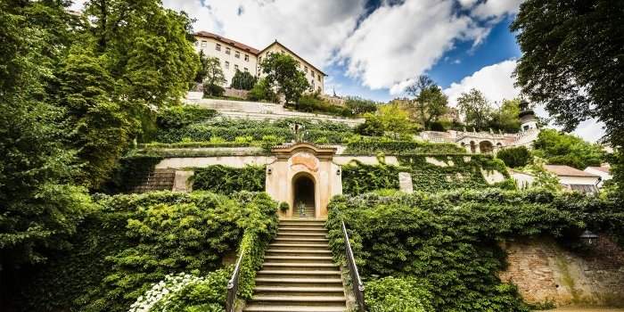 Promenade dans les "Jardins au pied du château"