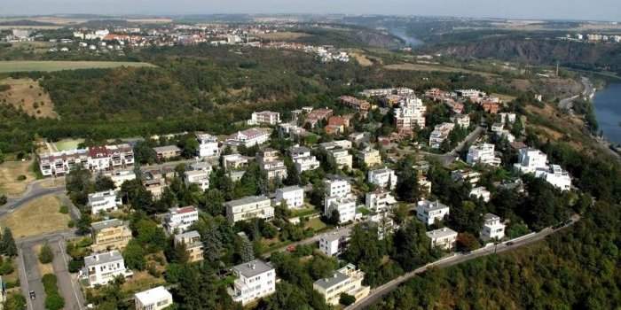 Visite Baba - quartier pavillonnaire fonctionnaliste 